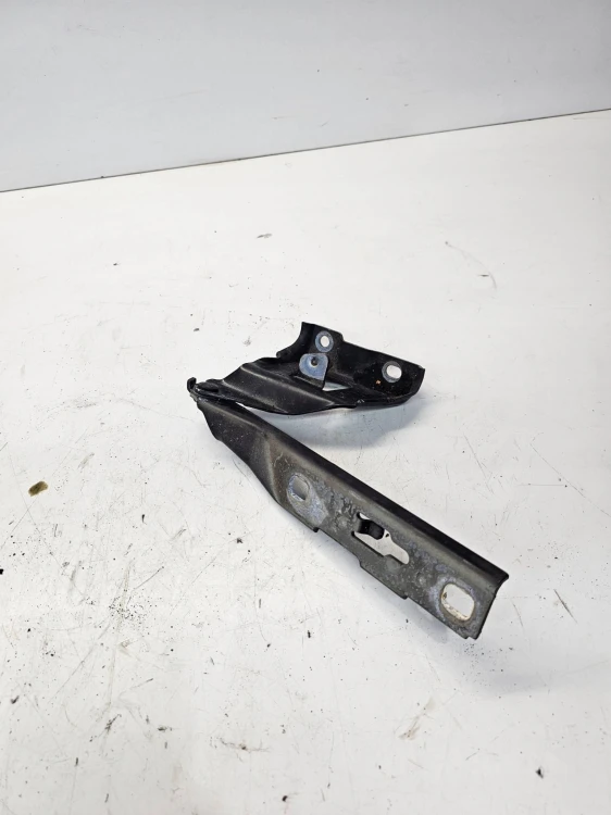 ZAWIAS MASKI LEWY AUDI A5 8T 8T0823301B