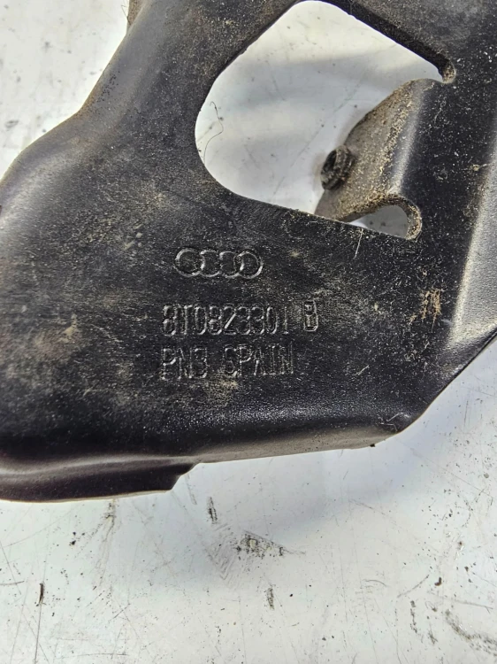ZAWIAS MASKI LEWY AUDI A5 8T 8T0823301B