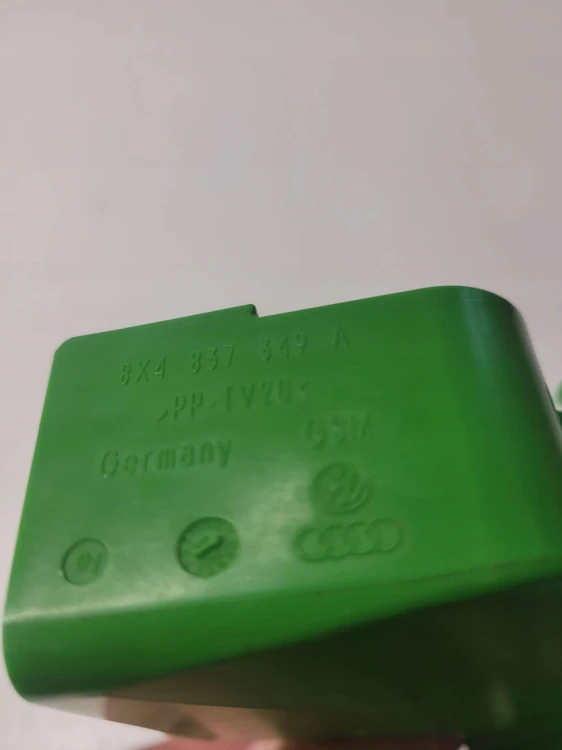 ZAŚLEPKA ZAMKA LEWY PRZÓD AUDI A1 8X4837349A
