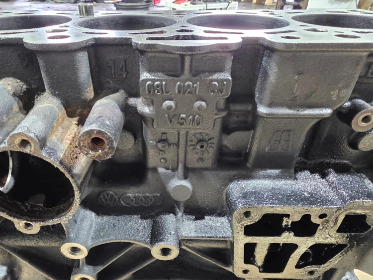 BLOK SILNIKA AUDI A4 B8 A5 Q5 8R A6 C7 2.0 TDI CGL 03L021CJ 5/26