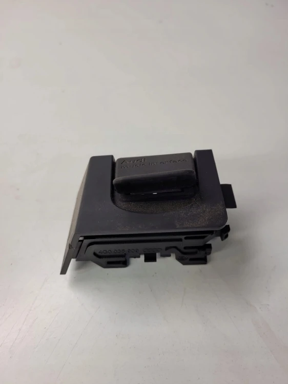 ZAŚLEPKA GNIAZDO AMI AUDI A6 C7 A7 4G0035909