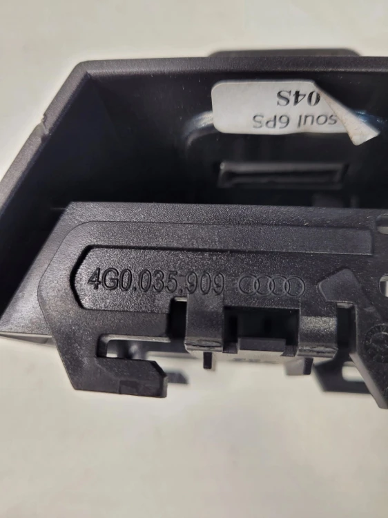 ZAŚLEPKA GNIAZDO AMI AUDI A6 C7 A7 4G0035909