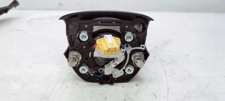 PODUSZKA POWIETRZNA KIEROWCY AUDI Q3 F3 83A880201E