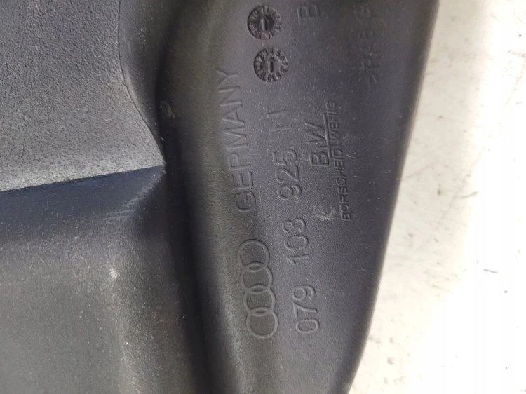 OSŁONA POKRYWA SILNIKA AUDI A8 D4 079103925N 4.2