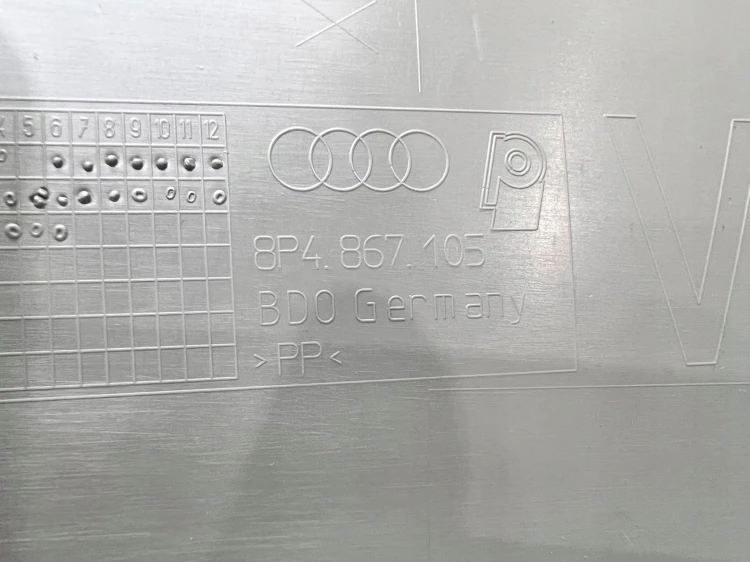 BOCZEK DRZWI LEWY PRZÓD AUDI A3 8P 8P4867105