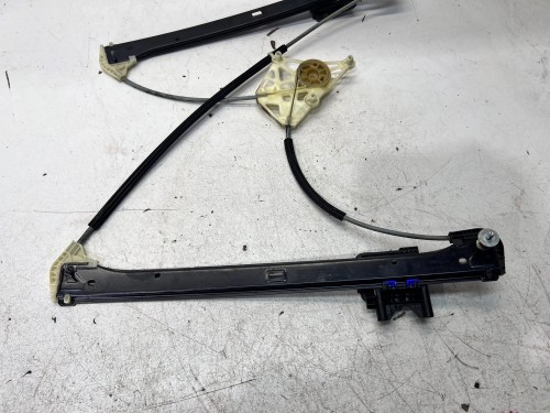 MECHANIZM PODNOSZENIA SZYBY LEWY TYŁ AUDI 4M0839461A