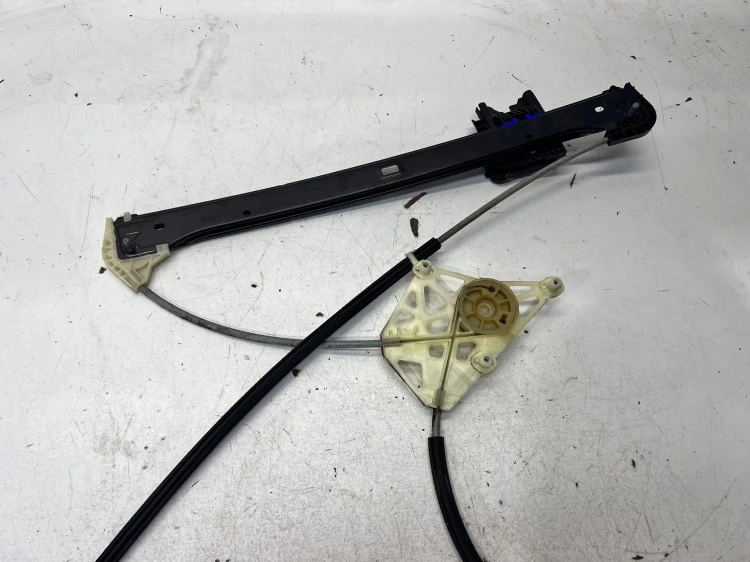 MECHANIZM PODNOSZENIA SZYBY LEWY TYŁ AUDI 4M0839461A