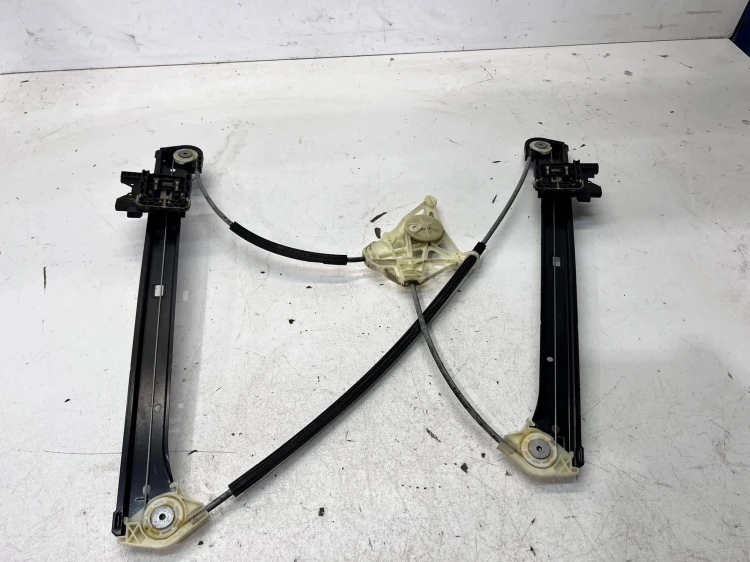 MECHANIZM PODNOSZENIA SZYBY LEWY TYŁ AUDI 4M0839461A