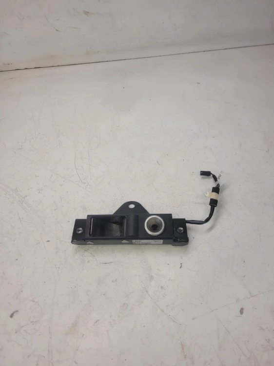 ZAMEK RYGIEL DACHU AUDI A3 8P CABRIO 8P7871443D
