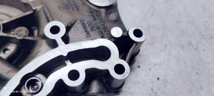 OSŁONA OBUDOWA WAŁKÓW AUDI A4 A5 TFSI 06H103166G