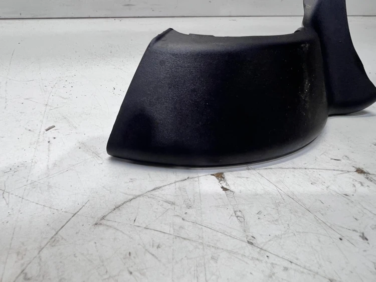OSŁONA ZAWIASU PRAWY TYŁ AUDI A6 C6 AVANT 4F9827280