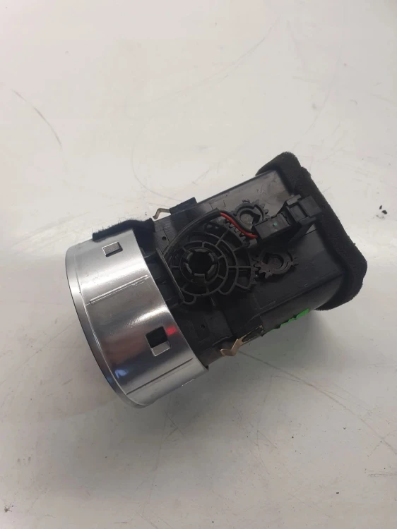 KRATKA NAWIEWU AUDI A4 B6 B7 CABRIO 8H0820901D