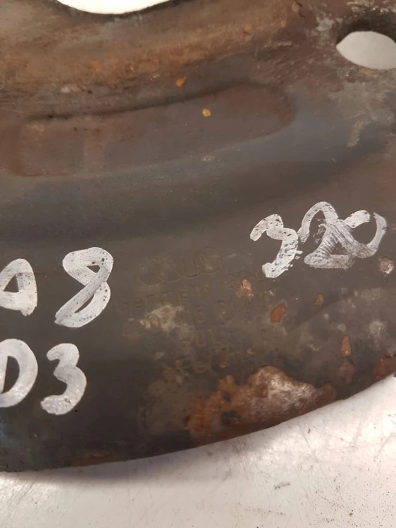 OSŁONA TARCZY PRAWY PRZÓD AUDI A8 D3 4E0615312C
