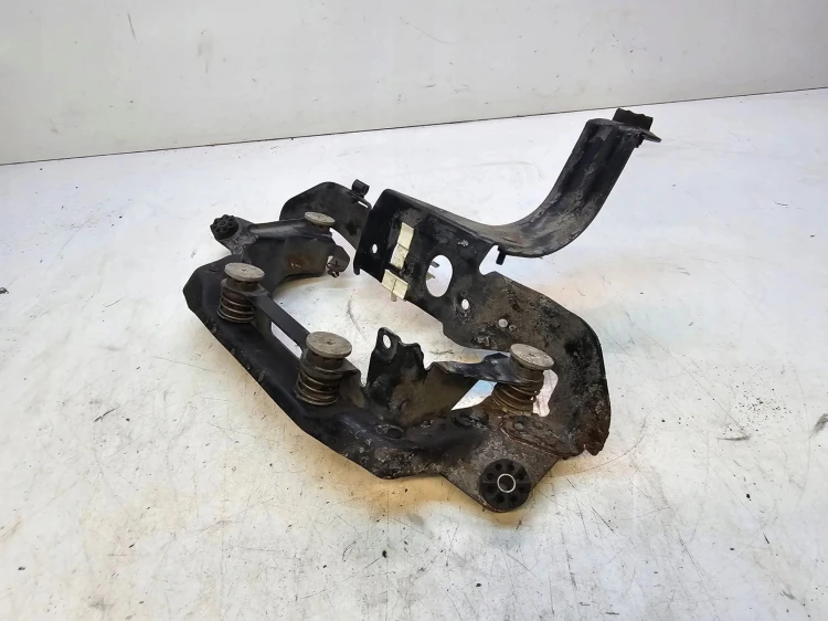 MOCOWANIE KOMPRESORA ZAWIESZENIA AUDI A6 C7 A7 4G0698999