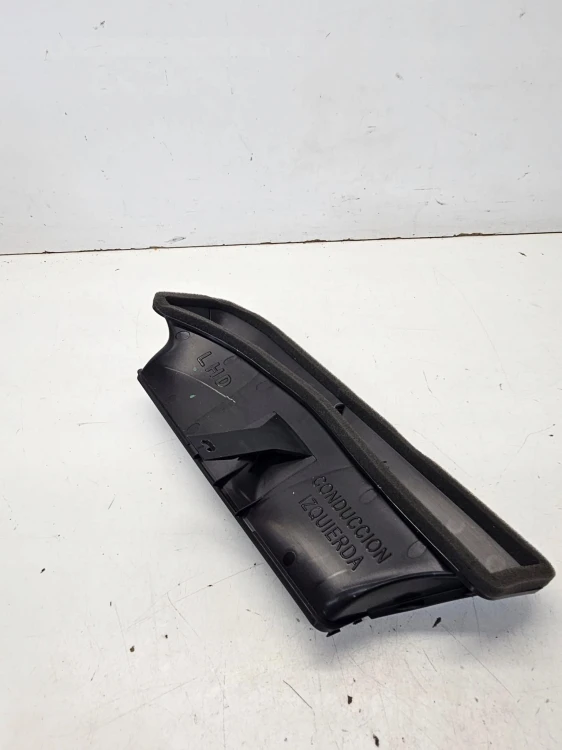 KIEROWNICA POWIETRZA WLOT KANAŁ AUDI Q5 80A FY 80B858431