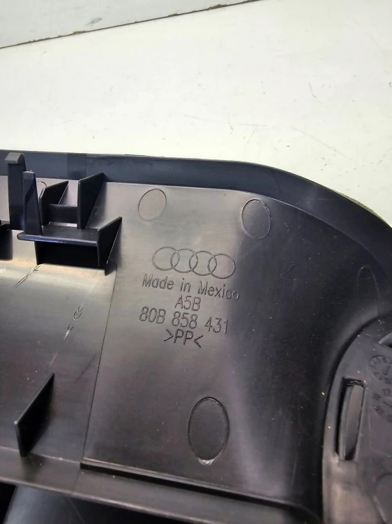 KIEROWNICA POWIETRZA WLOT KANAŁ AUDI Q5 80A FY 80B858431