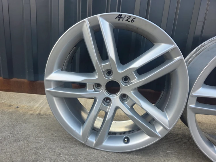 FELGA FELGI KOMPLET AUDI Q3 8U VW 7.0J R18 ET43 8U0601025AA 7/26 ORYGINAŁ !