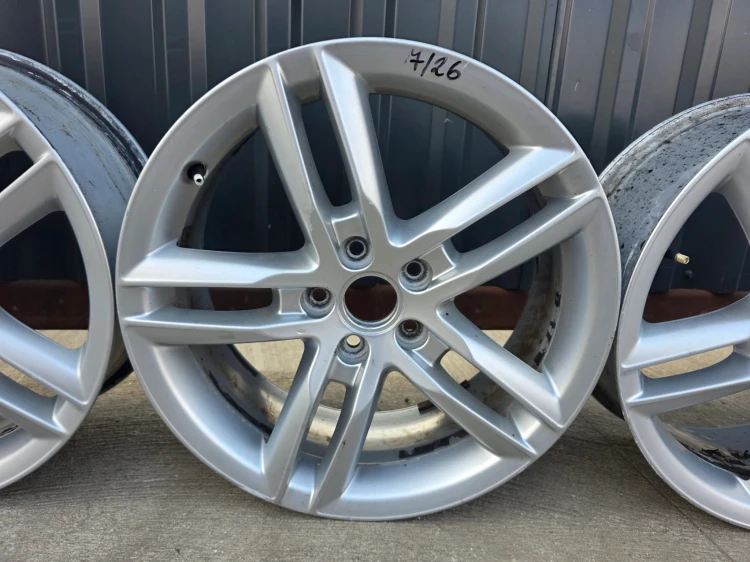 FELGA FELGI KOMPLET AUDI Q3 8U VW 7.0J R18 ET43 8U0601025AA 7/26 ORYGINAŁ !