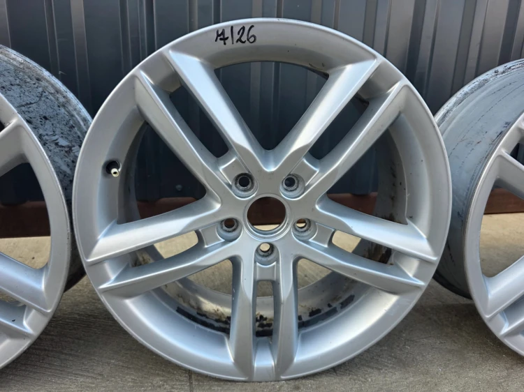 FELGA FELGI KOMPLET AUDI Q3 8U VW 7.0J R18 ET43 8U0601025AA 7/26 ORYGINAŁ !
