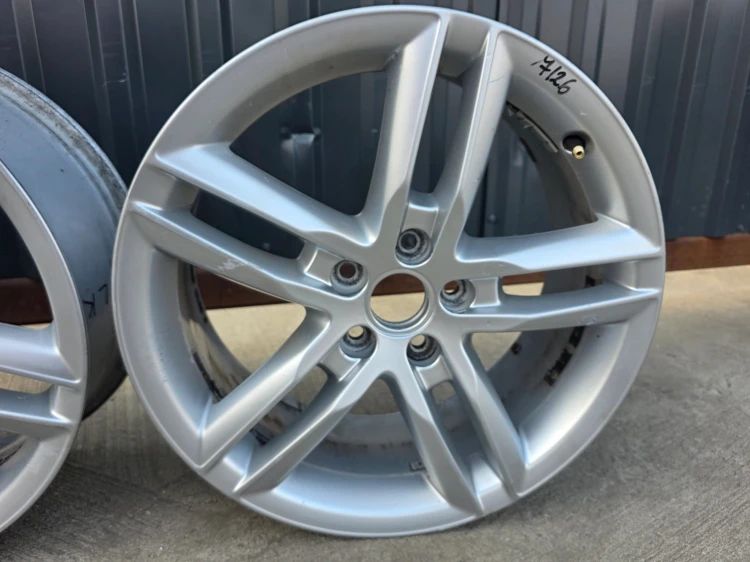 FELGA FELGI KOMPLET AUDI Q3 8U VW 7.0J R18 ET43 8U0601025AA 7/26 ORYGINAŁ !
