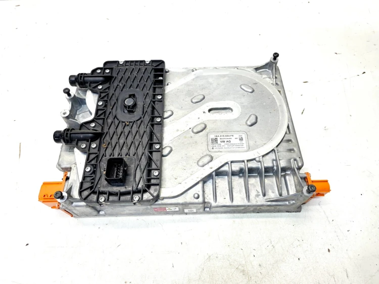 ŁADOWARKA WYSKOIEGO NAPIĘCIA AUDI Q4 E-TRON 89A915000 1EA915684FE