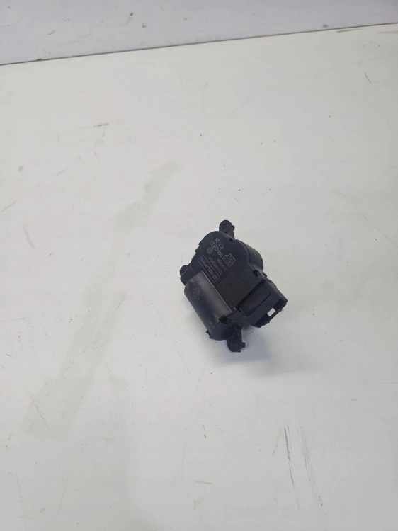 SILNICZEK NAGRZEWNICY AUDI Q7 4L VW 7L0907511AG