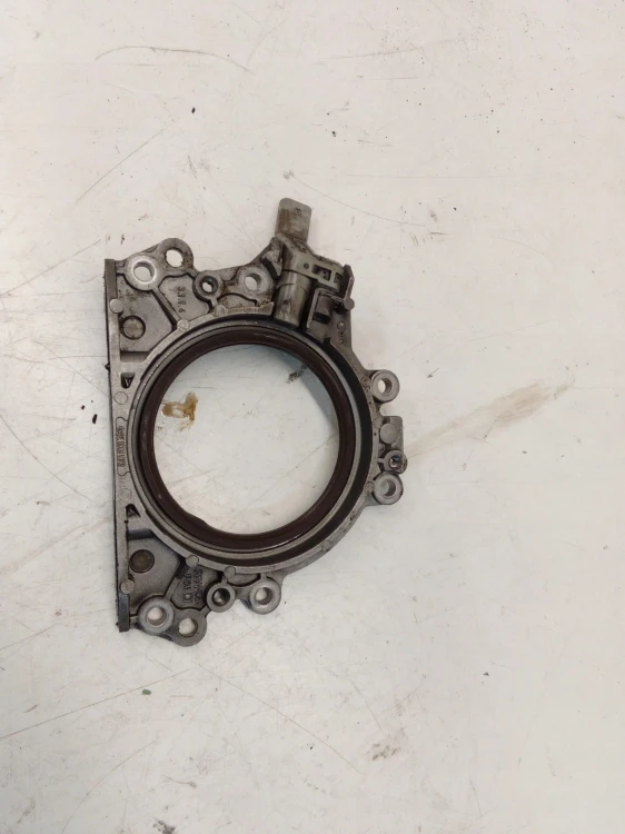 OBUDOWA USZCZELNIACZ WAŁU AUDI VW 04E103173 1.4 T