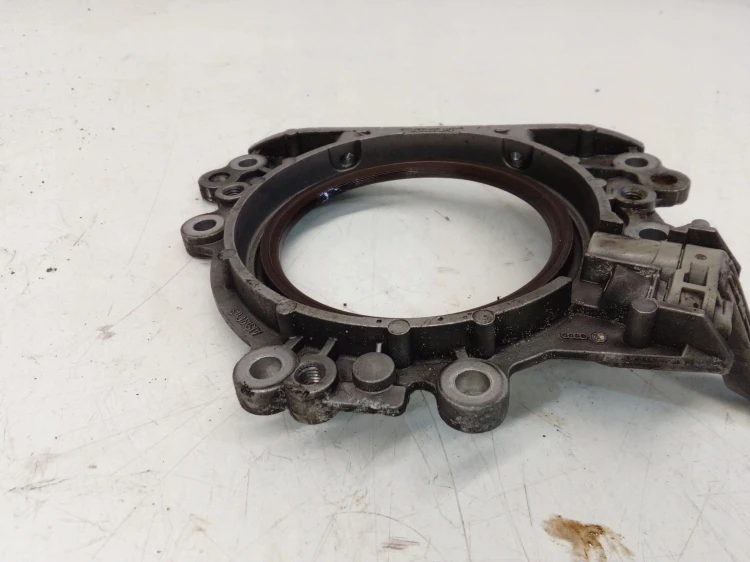OBUDOWA USZCZELNIACZ WAŁU AUDI VW 04E103173 1.4 T