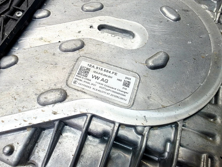 ŁADOWARKA WYSKOIEGO NAPIĘCIA AUDI Q4 E-TRON 89A915000 1EA915684FE
