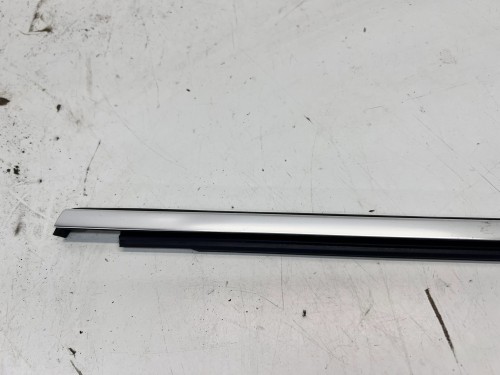 LISTWA CHROM DRZWI LEWY TYŁ AUDI Q7 4M 4M0853763
