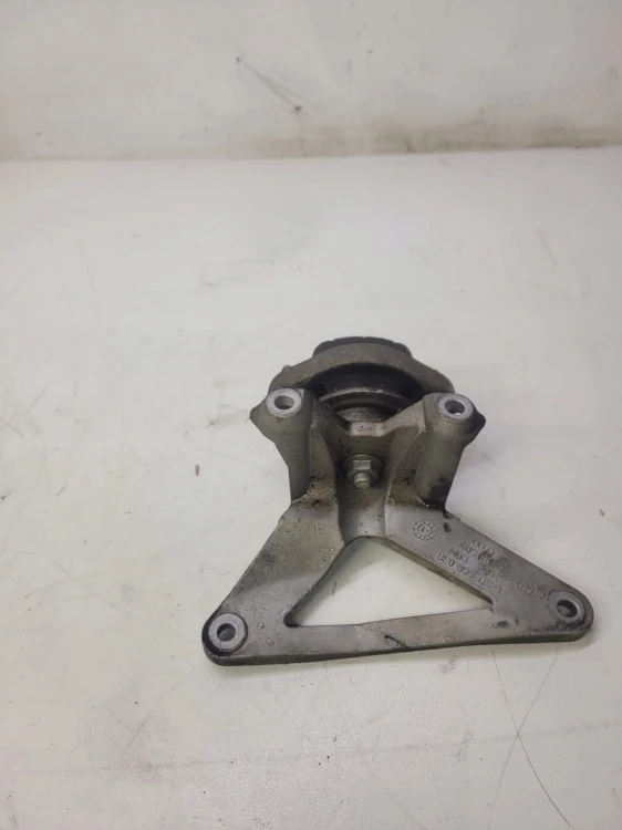 ŁAPA PODUSZKA SKRZYNI AUDI A4 B6 B7 8E0399115J