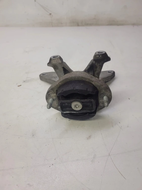 ŁAPA PODUSZKA SKRZYNI AUDI A4 B6 B7 8E0399115J