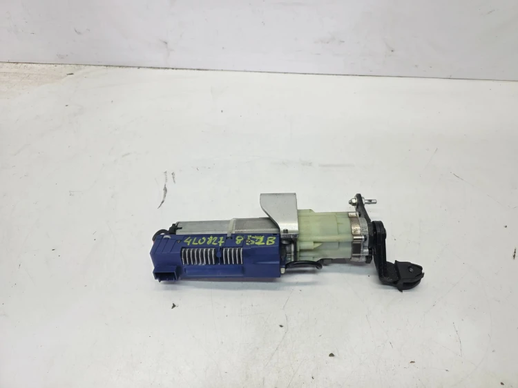 SIŁOWNIK ELEKTRYCZNY KLAPY PRAWY TYŁ AUDI Q7 4L 4L0827852B