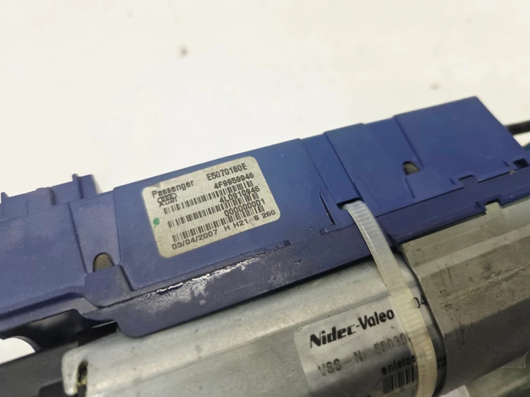 SIŁOWNIK ELEKTRYCZNY KLAPY PRAWY TYŁ AUDI Q7 4L 4L0827852B