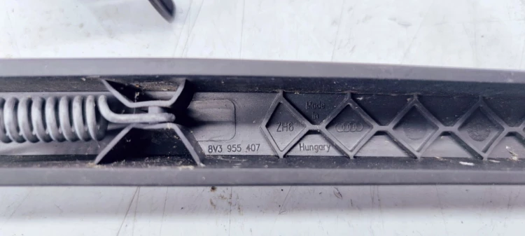 RAMIĘ WYCIERACZKI TYŁ AUDI A3 8V 8V3955407
