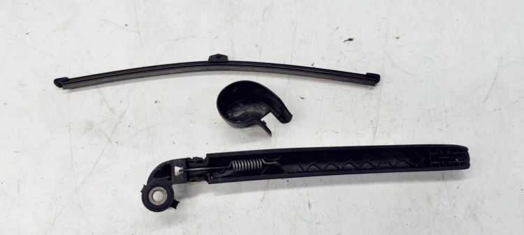 RAMIĘ WYCIERACZKI TYŁ AUDI A3 8V 8V3955407