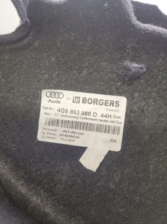 BOCZEK BAGAŻNIKA PRAWY AUDI A6 C7 SEDAN 4G5863888D 44H