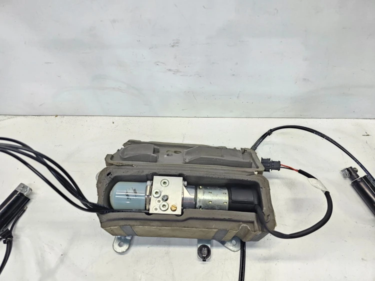 POMPA POMPKA DACHU AUDI A3 8P CABRIO 8P7871791 KOMPLET