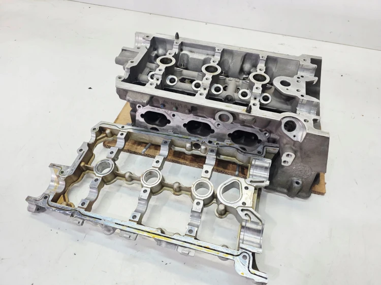 GŁOWICA PRAWA AUDI A4 B7 A6 C6 3.2 FSI 06E103374B 06E103286D