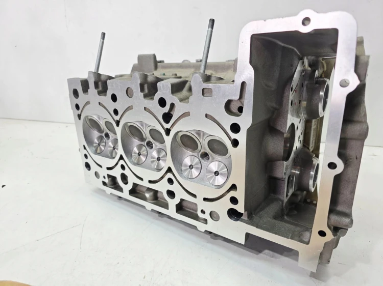 GŁOWICA PRAWA AUDI A4 B7 A6 C6 3.2 FSI 06E103374B 06E103286D