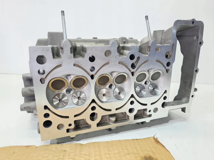GŁOWICA PRAWA AUDI A4 B7 A6 C6 3.2 FSI 06E103374B 06E103286D