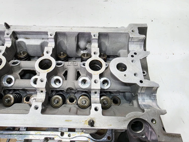 GŁOWICA PRAWA AUDI A4 B7 A6 C6 3.2 FSI 06E103374B 06E103286D