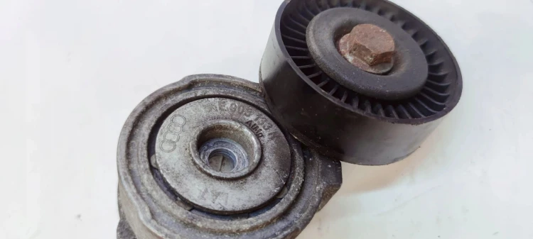 NAPINACZ PASKA MICRO AUDI A4 A5 A6 A7 2.8 FSI 3.0 TFSI 06E903133R