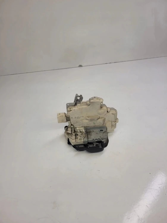ZAMEK DRZWI LEWY TYŁ AUDI 8E0839015AB 8 PIN