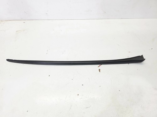 LISTWA ZGARNIAJĄCA SZYBY CZOŁOWEJ PRAWA AUDI Q5 8R 8R0854328A