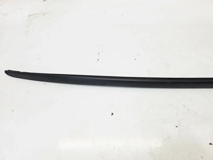 LISTWA ZGARNIAJĄCA SZYBY CZOŁOWEJ PRAWA AUDI Q5 8R 8R0854328A