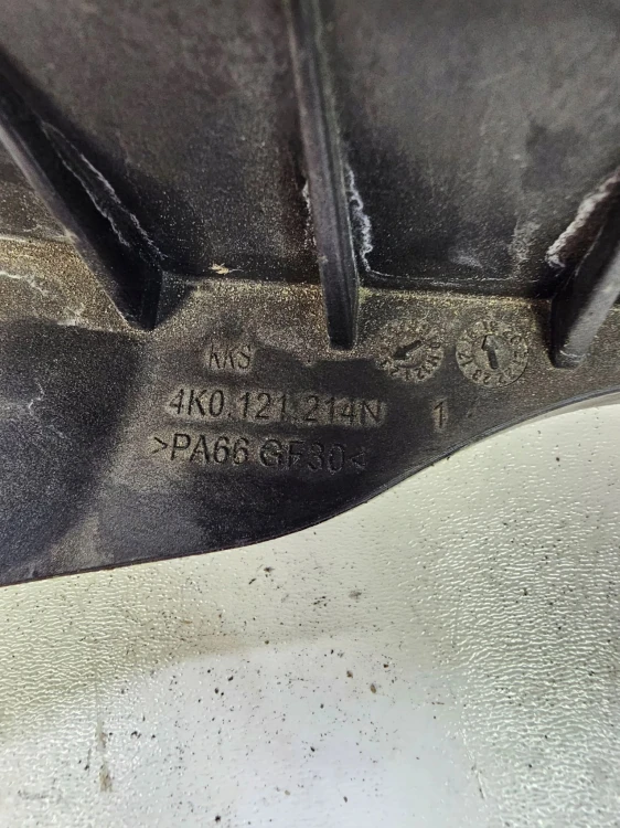 MOCOWANIE ZBIORNIKA WODY AUDI A6 C8 4K0121214N