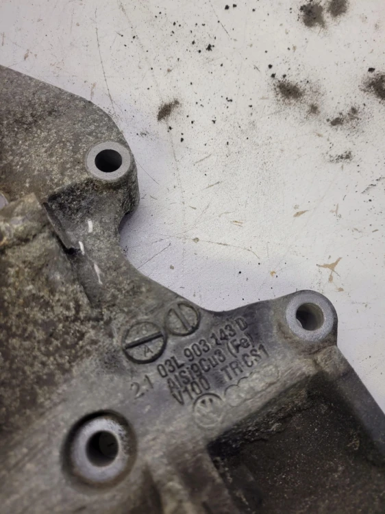 ŁAPA ALTERNATORA AUDI VW 03L903143D ORYGINAŁ !