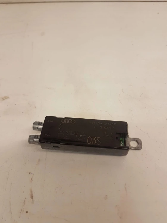 WZMACNIACZ ANTENOWY AUDI A3 A4 A6 4F9035225A