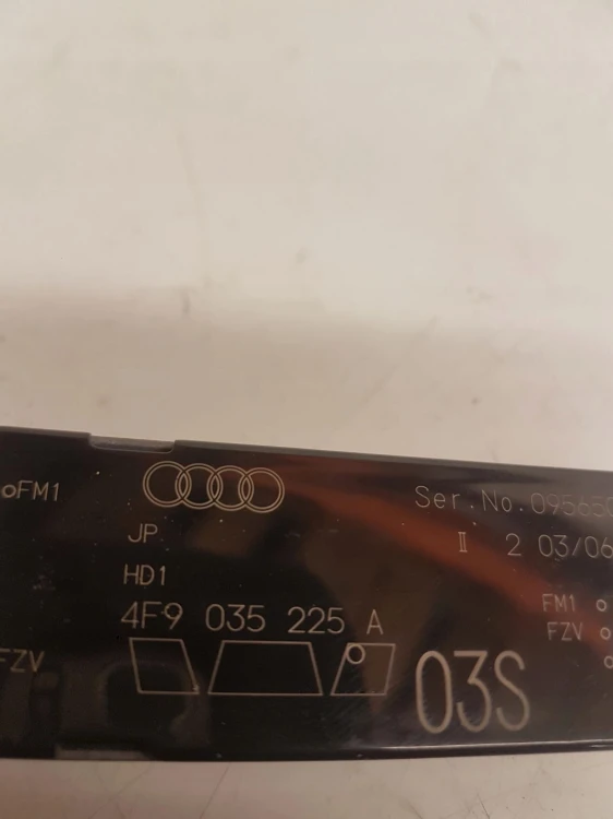 WZMACNIACZ ANTENOWY AUDI A3 A4 A6 4F9035225A